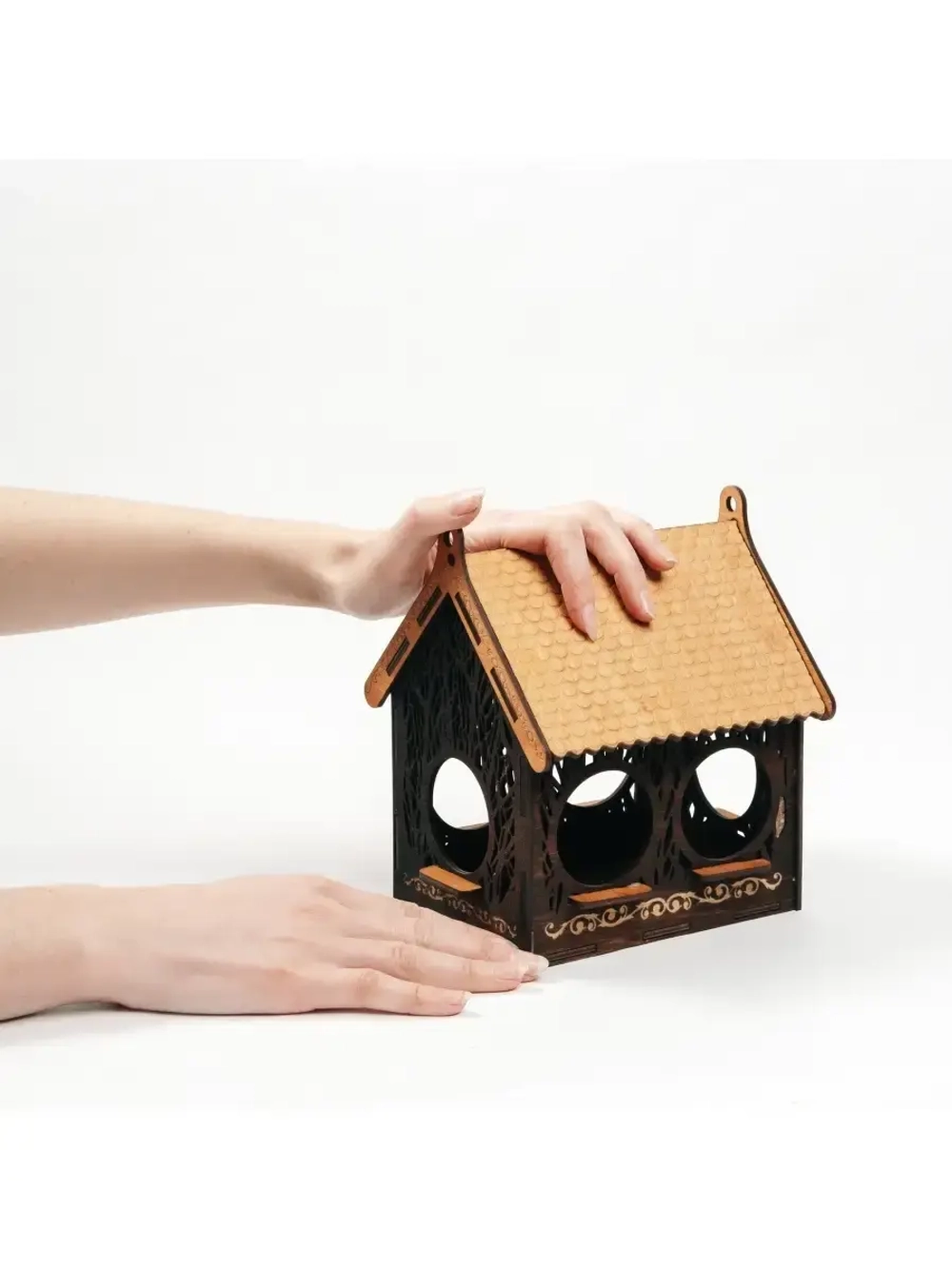 Кормушка-домик