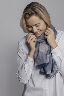 Шарф 70x180 Elvang Berlin Blue 4172