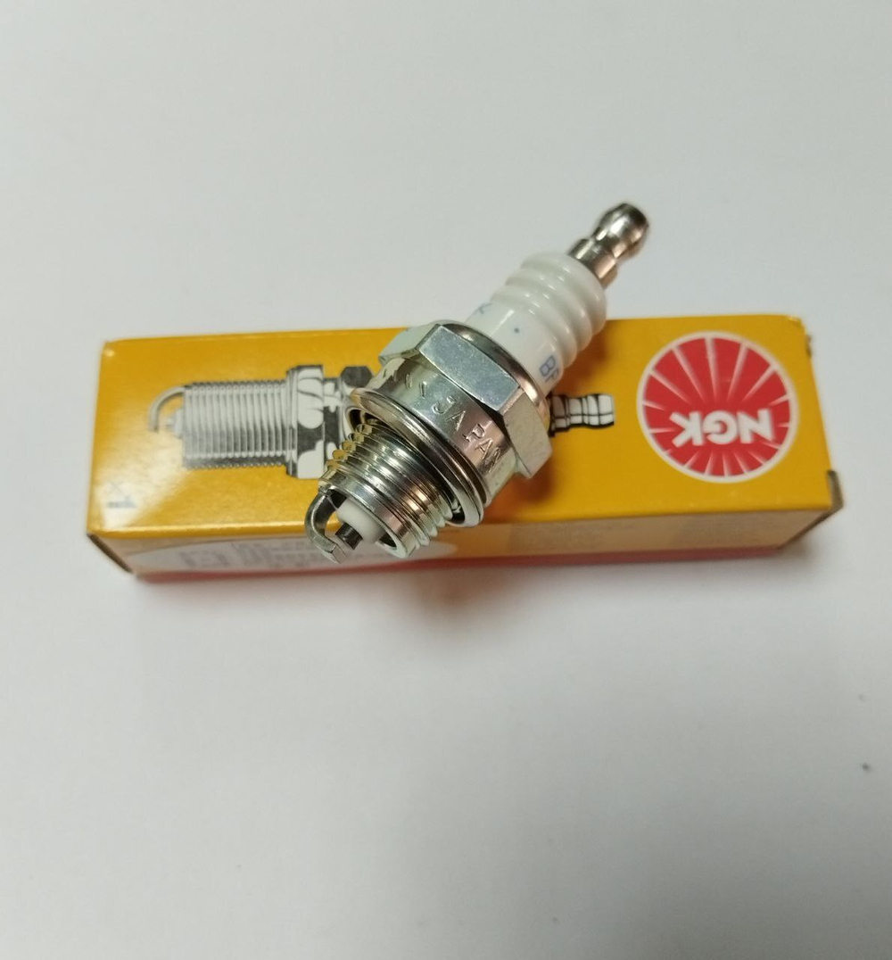 Свеча зажигания NGK BPMR7A (бензопилы, газонокосилки)