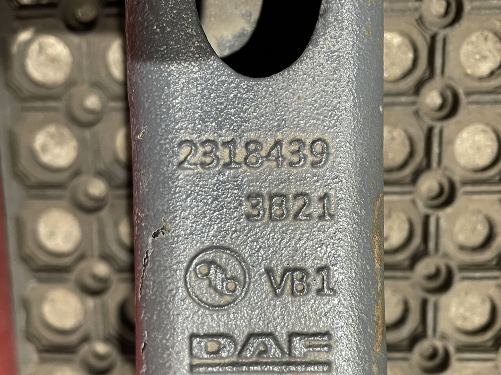 Кронштейн крыла переднего левый 2023г