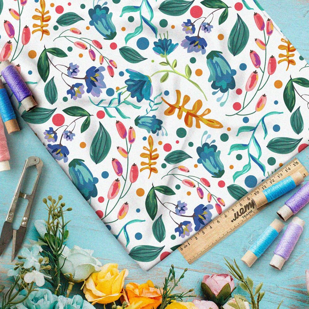 Ткань дюспо разноцветные листья и шиповник на белом фоне