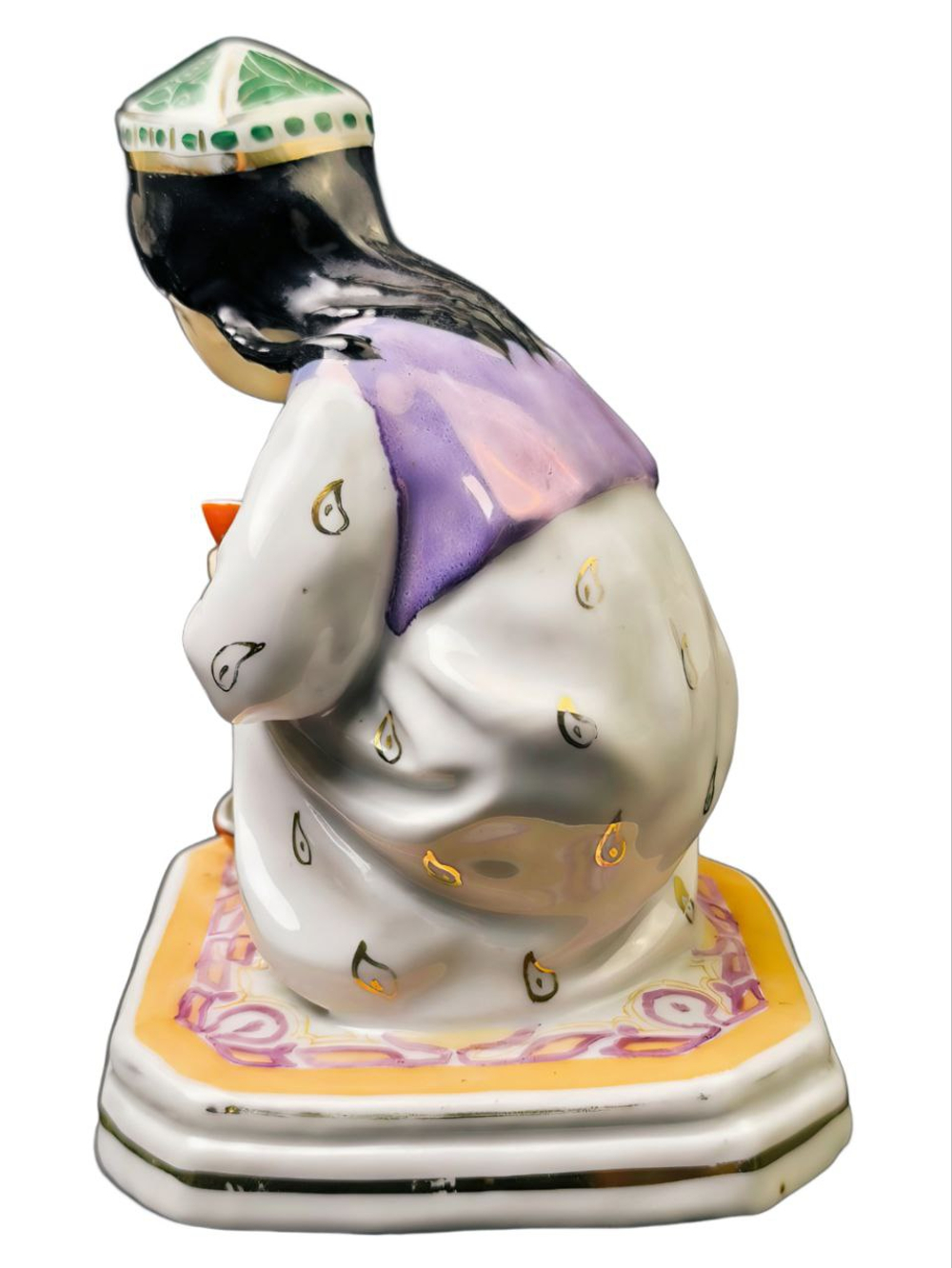 Фарфоровая статуэтка "Маленькая хозяйка" ДФЗ