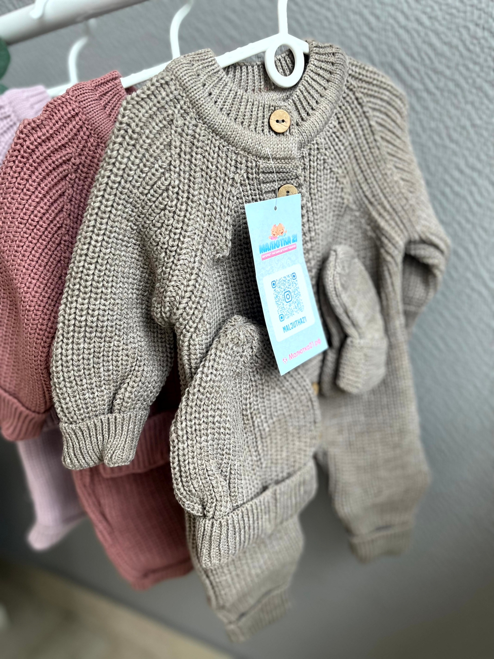 Вязаный комплект на выписку 3 предмета "Лапша" (комбинезон, шапочка, пинетки)