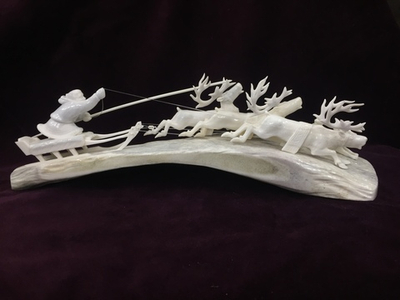 Гонка на оленях, скульптурная композиция, резная кость