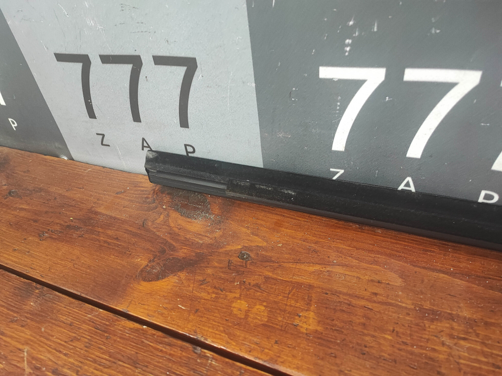 Молдинг стекла переднего левого CLS (C257) 17-нв Б/У Оригинал A2577250900