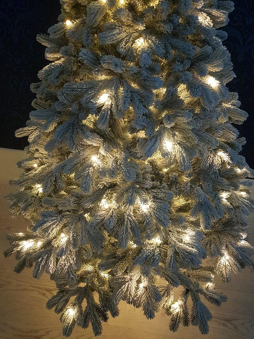 Заснеженная елка с Гирляндой встроенной «Королева леса» (Литая хвоя) 250 см / 2,5 м
