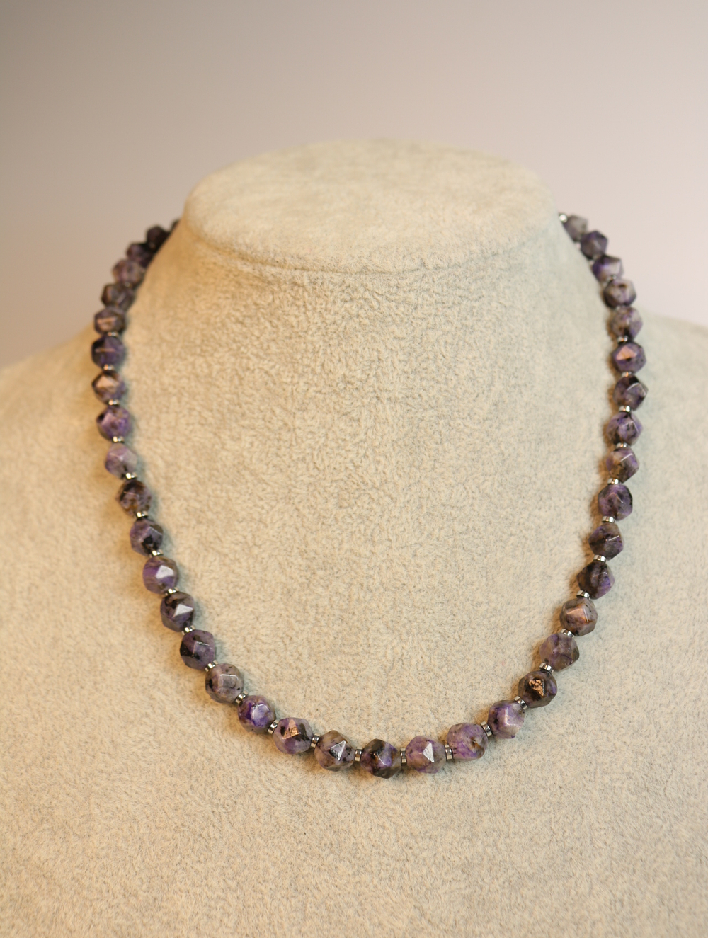 Чокер из чароита "Фиолетово-черный"