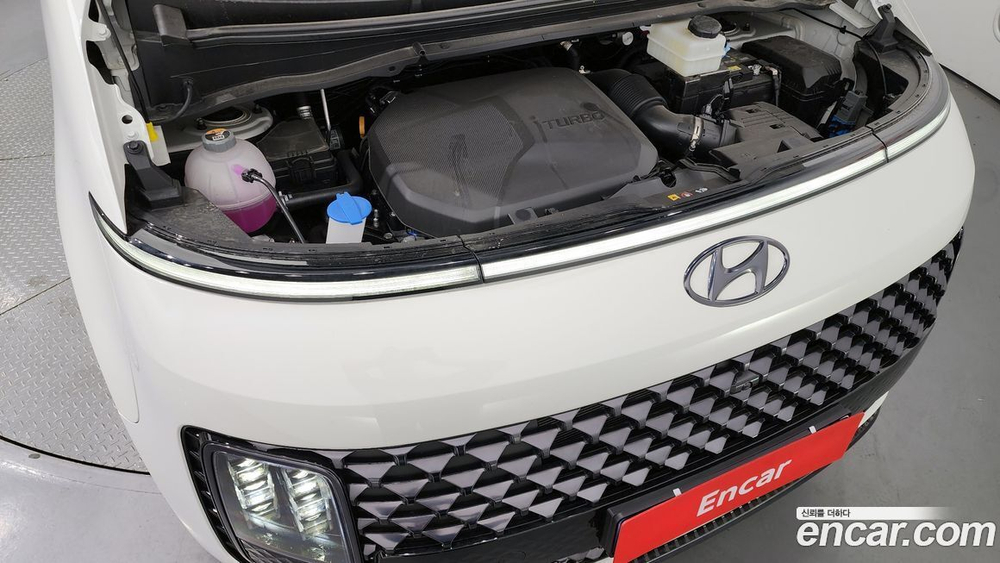 Hyundai Staria 4WD 라운지 9-и местный (11.2023)