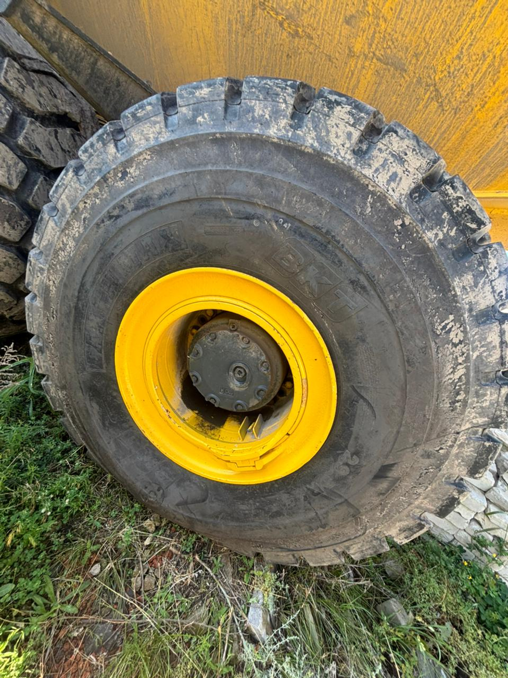 KOMATSU HM400* Шарнирно-сочленённый самосвал HM400-5 (Дизельный, 15,2 л, 480 л.с., АТ)