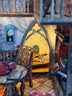 Уютный зал с камином