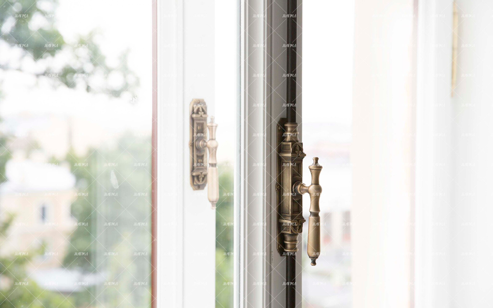 Кремон оконный Дворцовый с г-образной ручкой