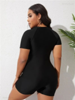 Купальник с коротким рукавом и шортами в бассейн