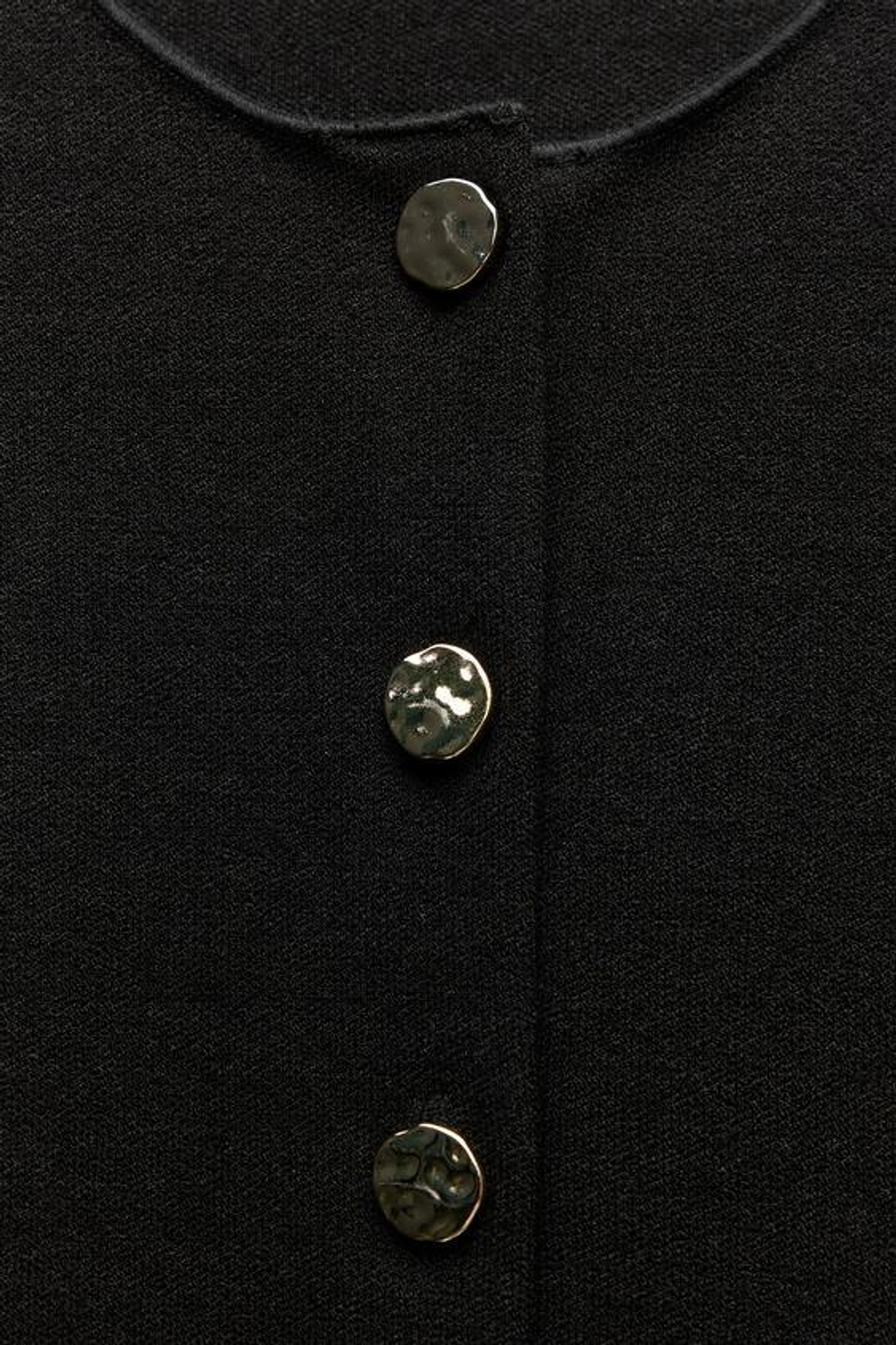 ZARA ЖИЛЕТ ИЗ ЭЛАСТИЧНОГО ТРИКОТАЖА С ПУГОВИЦАМИ, ЧЕРНЫЙ