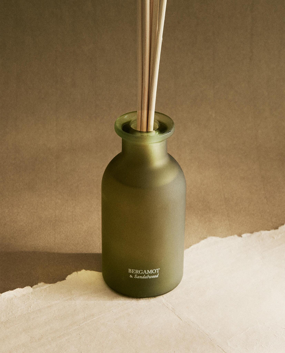 Zara Home BERGAMOT & SANDALWOOD SCENTED REED DIFFUSERS — ароматический диффузор с тростниковыми палочками, Бергамот и Сандал, 195 мл