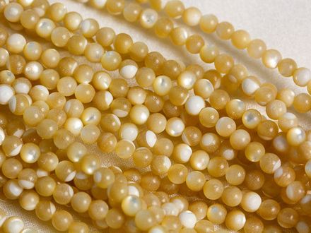 Нить бусин из перламутра 3мм