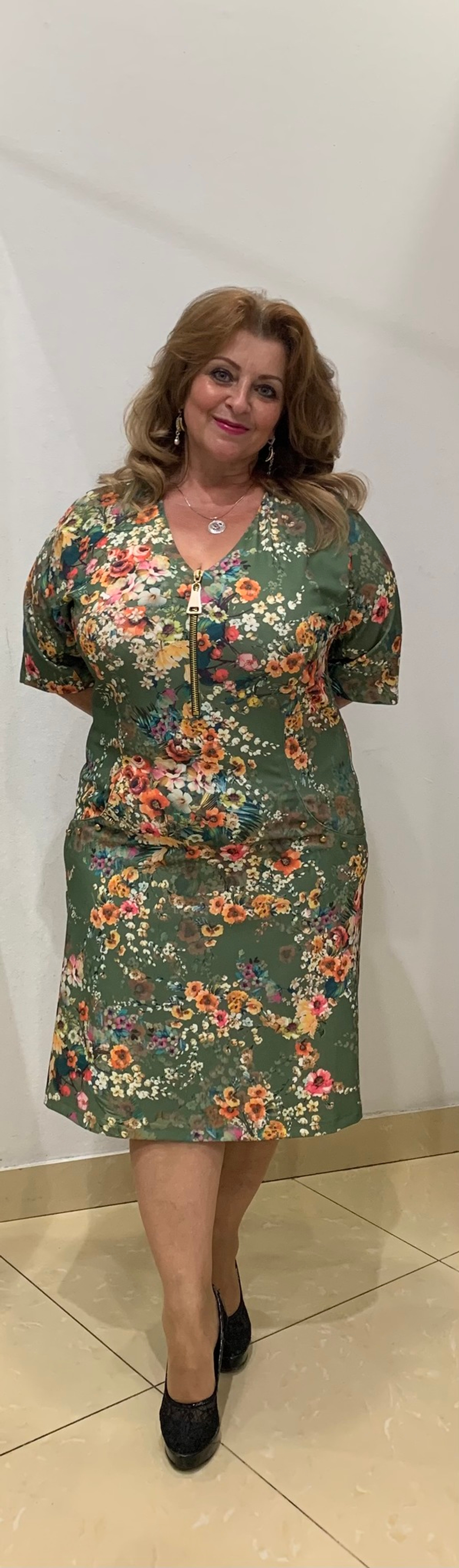 Нарядное летнее трикотажное платье с цветами