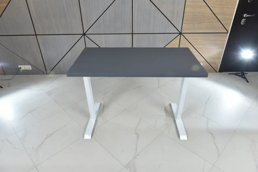 Регулируемый компьютерный стол Bazalt с регулировкой по высоте — столешница МДФ Сланцево‑серый