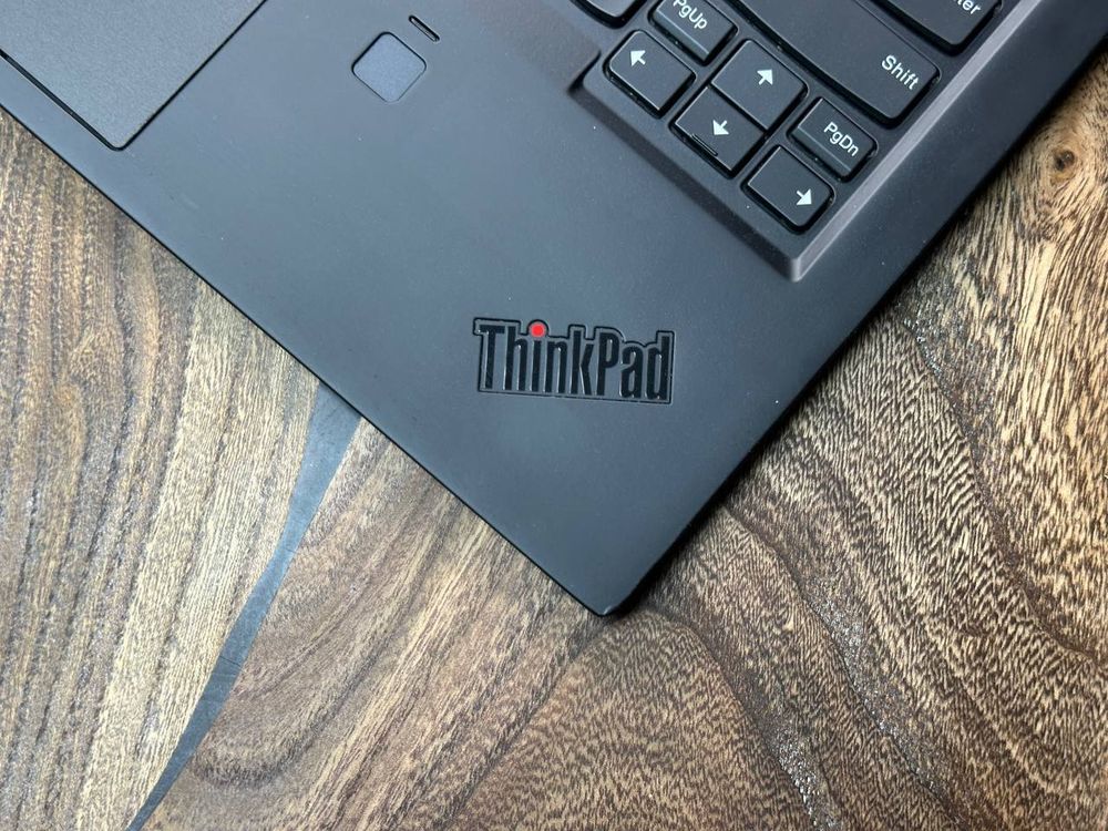 14" Ноутбук Lenovo Thinkpad X1 Carbon G6 (1920x1080, Intel Core i5-8350U, RAM 16ГБ, SSD 256ГБ, Intel UHD Graphics 620, Win 10 Pro)