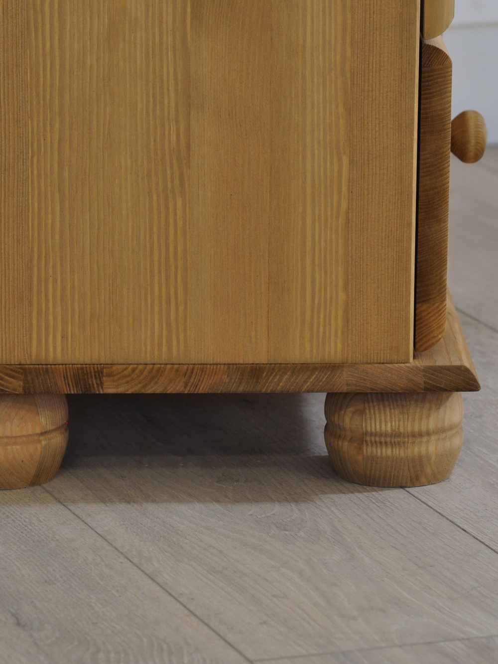 Шкаф витрина Бритта двухдверная стеклянная, бейц