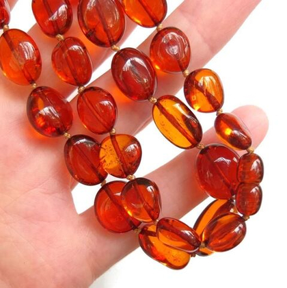 Ожерелье из янтарной гальки