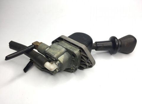 Кран ручного тормоза МАН ТГМ ТГЛ ТГА (ручник man) 81.52315-6185 б/у