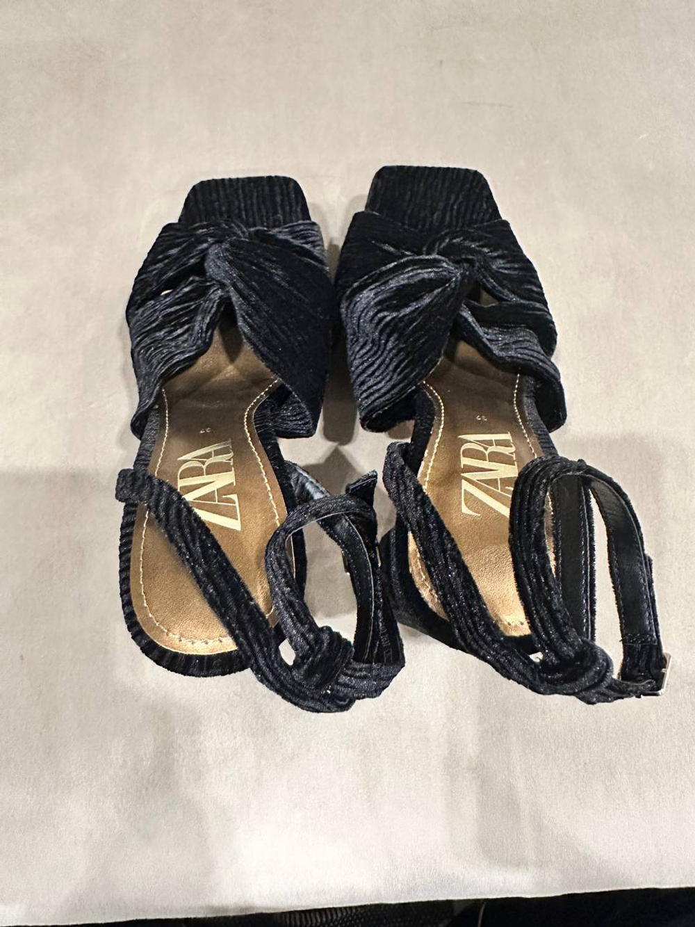 Босоножки Zara