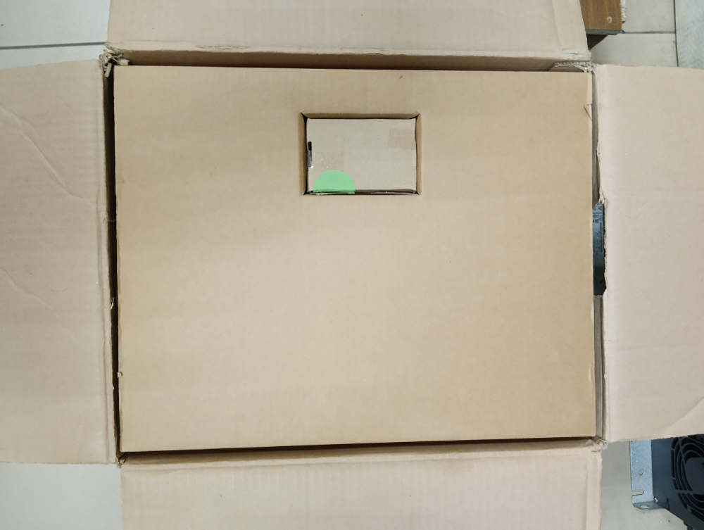 Lenze E82EV303K4B201 новое