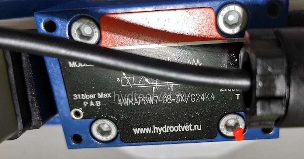 4WRKE32E600L-3X/6EG24K31/A1D3M - Пропорциональный распределитель с обратной связью по положению золотника и со встроенным усилителем (OBE), Ду32, A1 = ±10 В, номинальный расход 600 л/мин, схема E, каналы управления X и Y - внешние