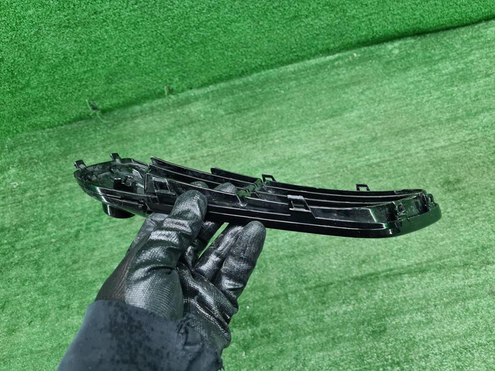 Решетка переднего бампера левая BMW X1 F48 (15-19)