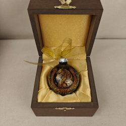 Шар новогодний с ручной росписью Палех "Конь с подковой" малый