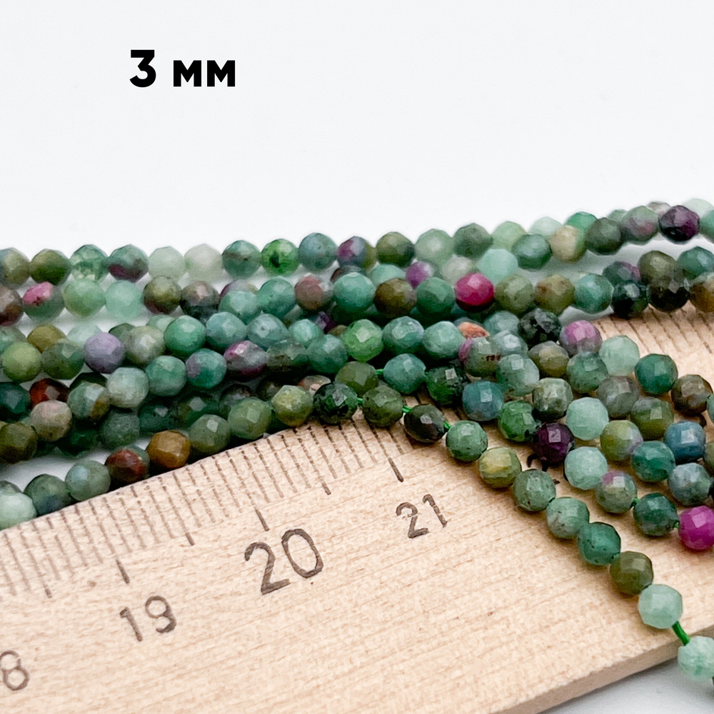 Цоизит с корундом граненый бусины, диаметр около 2,7-2,9 мм, цена за нить 38 см