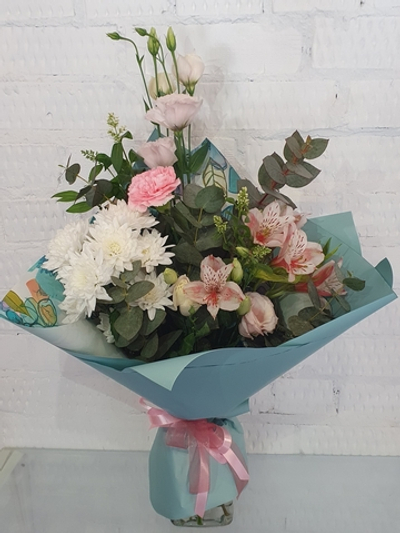 Букет из альстромерии, эустомы и хризантемы "Ноты счастья"