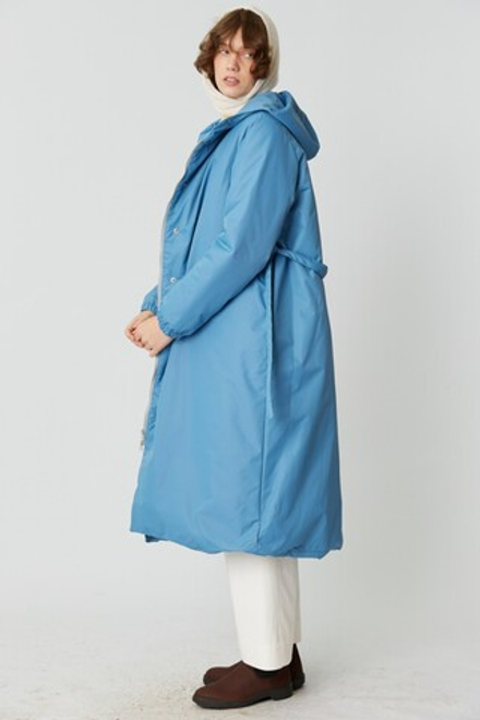 Зимнее пальто миди темно-голубого цвета