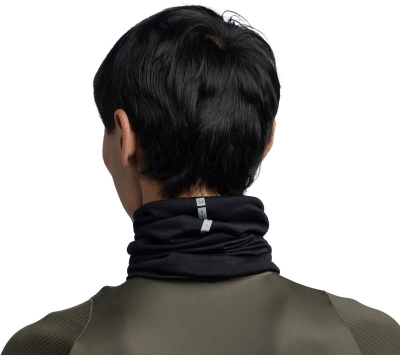 Шерстяной шарф-труба Buff Merino Lightweight Solid Black Фото 3