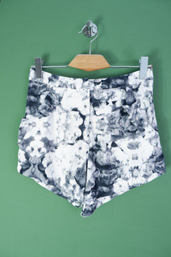 Шорты TOPSHOP стильные из вискозы 44 размер