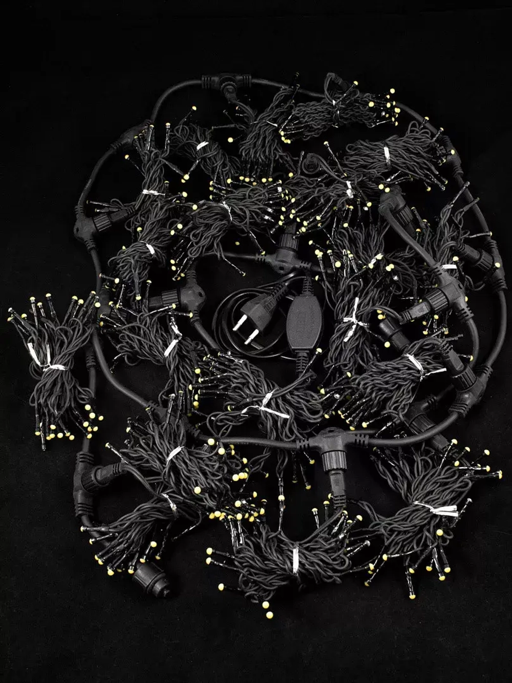 Занавес с мерцающим диодом 3*3 м., 220V, 600 теплых белых LED ламп, черный провод, Winner Light (ww.03.6B.600+)