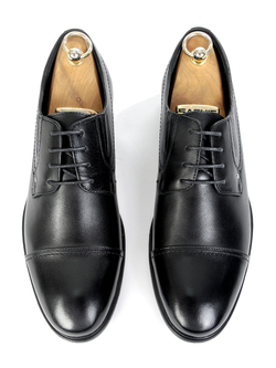 Стильные туфли для рабочих встреч без ярких деталей Vorsh