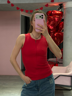 Топ на замке красный