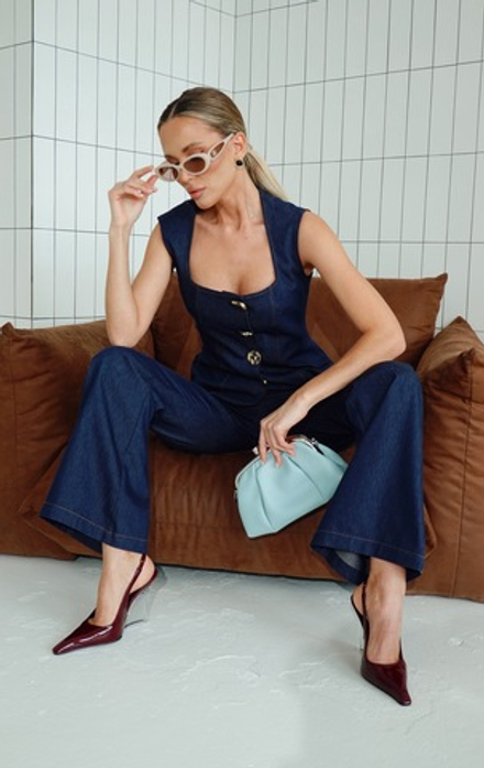 Костюм из джинсы с жакетом без рукавов