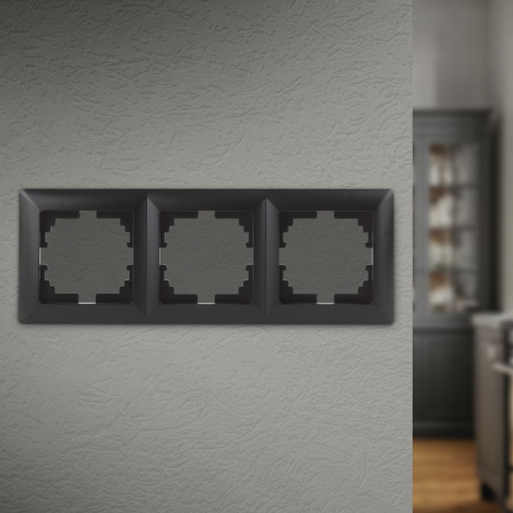Рамка для розеток и выключателей Intro Solo 4-503-05 на 3 поста, СУ, Solo, антрацит