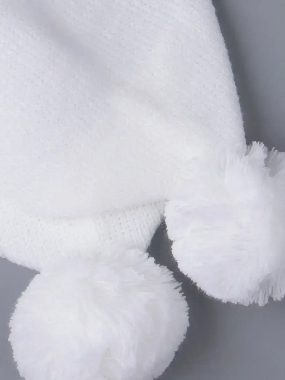 Шарф зимний вязаный с бубонами для детей