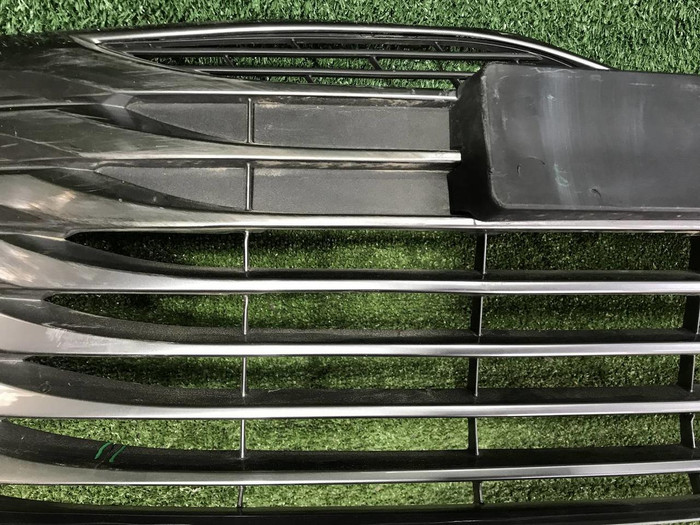 Решетка переднего бампера Toyota Camry xv70 (2017-2021)