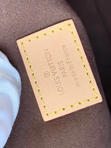 Сумка Louis Vuitton Pochette Metis темно-коричневый