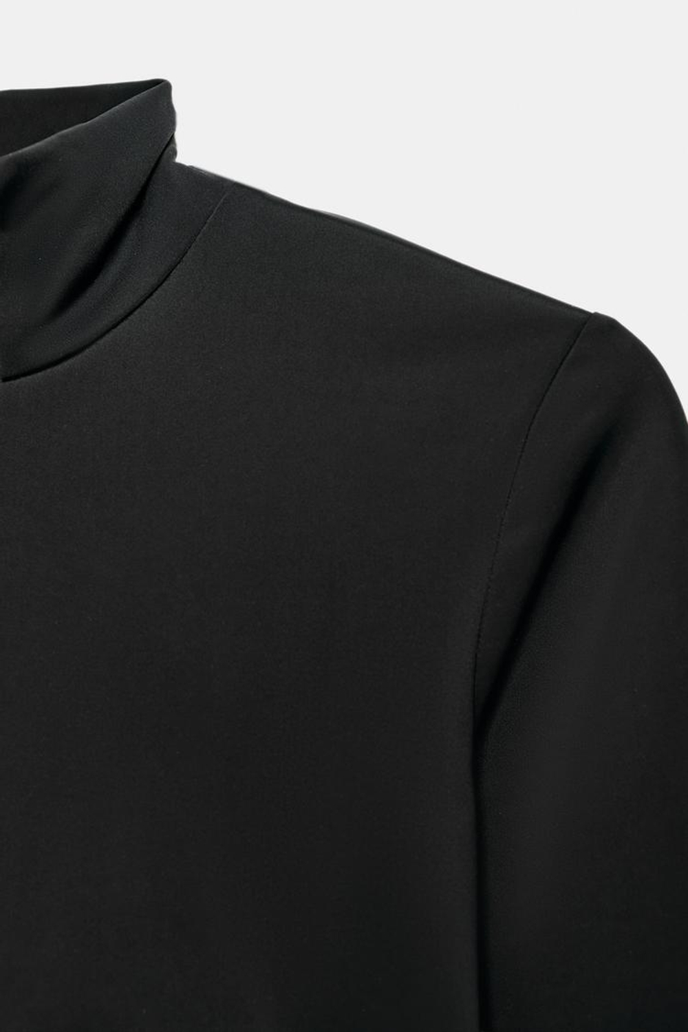 ZARA УКОРОЧЕННАЯ ФУТБОЛКА ИЗ ПОЛИАМИДА, ЧЕРНЫЙ