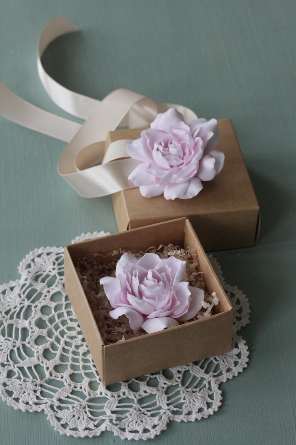 Броши: Гардения простая