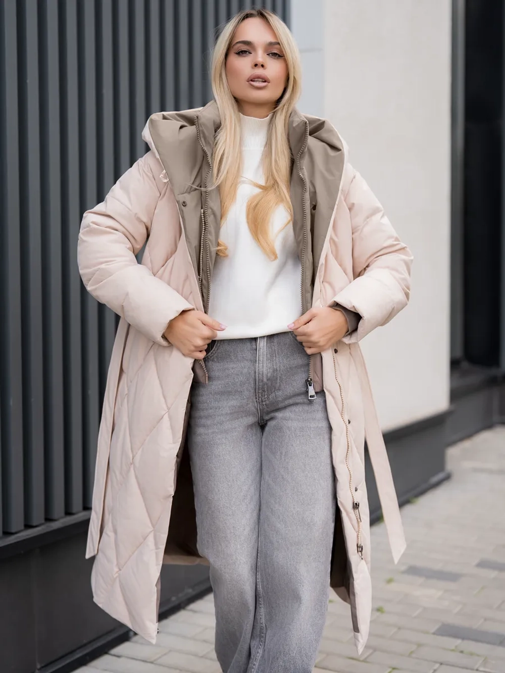 Пуховик стеганный зимний длинный с капюшоном