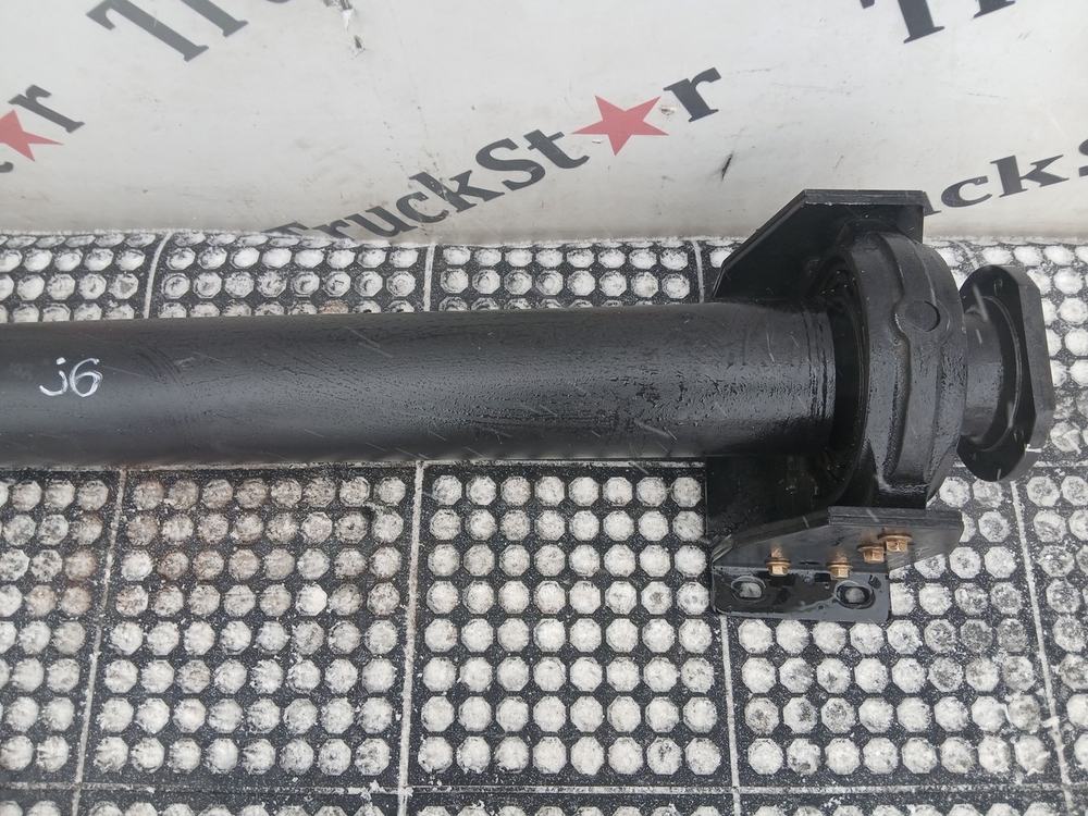 Вал карданный среднего моста 2023г.