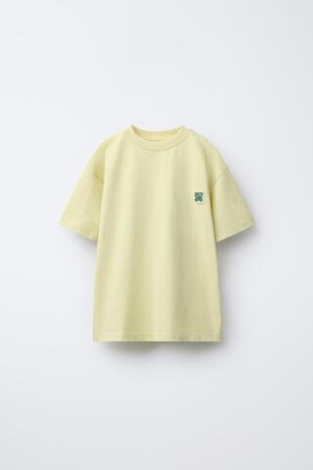ZARA ОДНОТОННАЯ ФУТБОЛКА С НАШИВКОЙ, ЛАЙМОВЫЙ