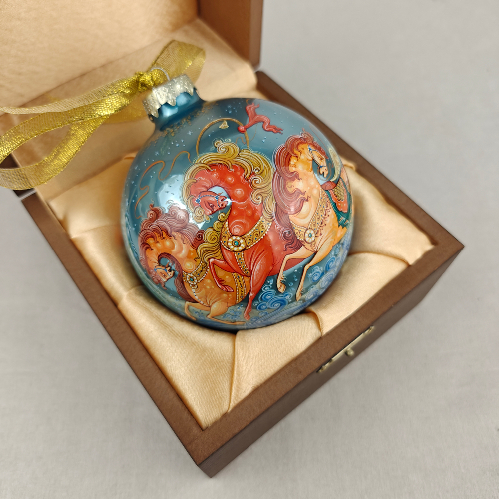 Шар елочный новогодний с круговой росписью Палех "Тройка" в коробке