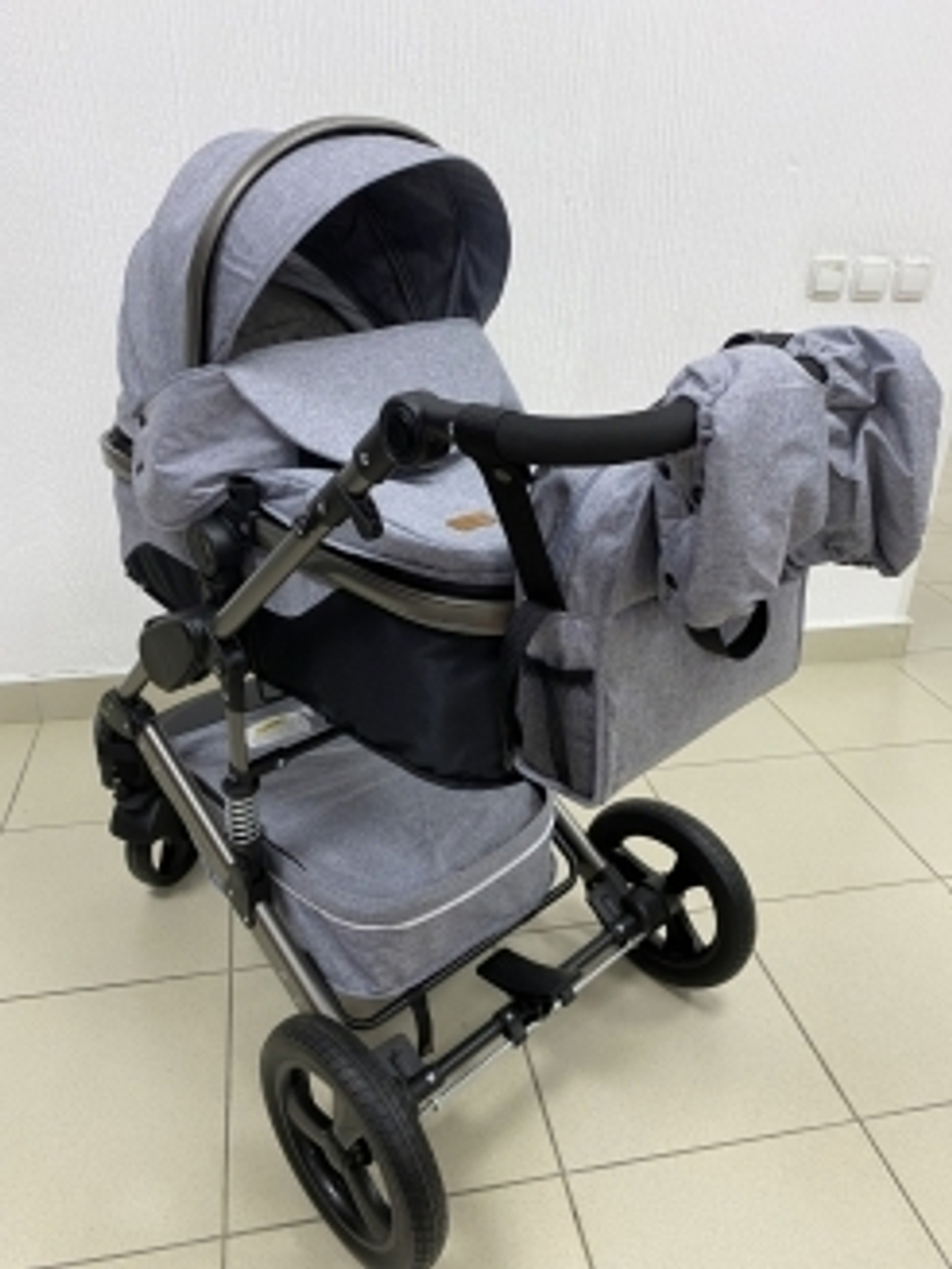 Детская коляска 3в1 LUXMOM 555-W чёрный текстиль